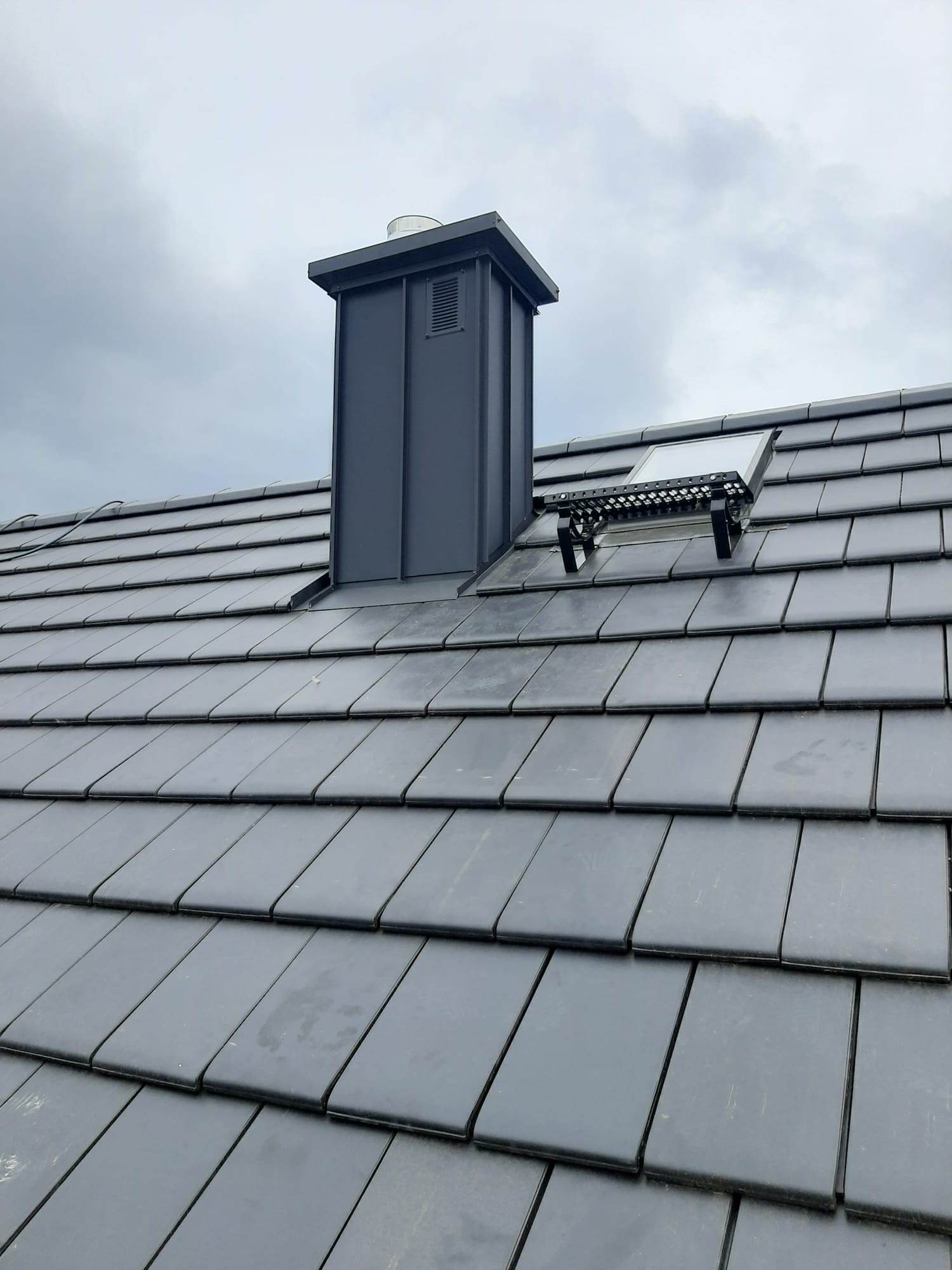 Realizacja nowego pokrycia dachowego z obróbką blacharską